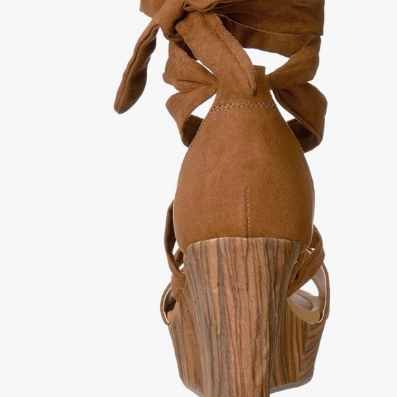 Kenneth Cole Reaction Sole Rise Wedge
Sandal - Picture 7 of 10